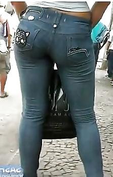 25P Non nude in jeans