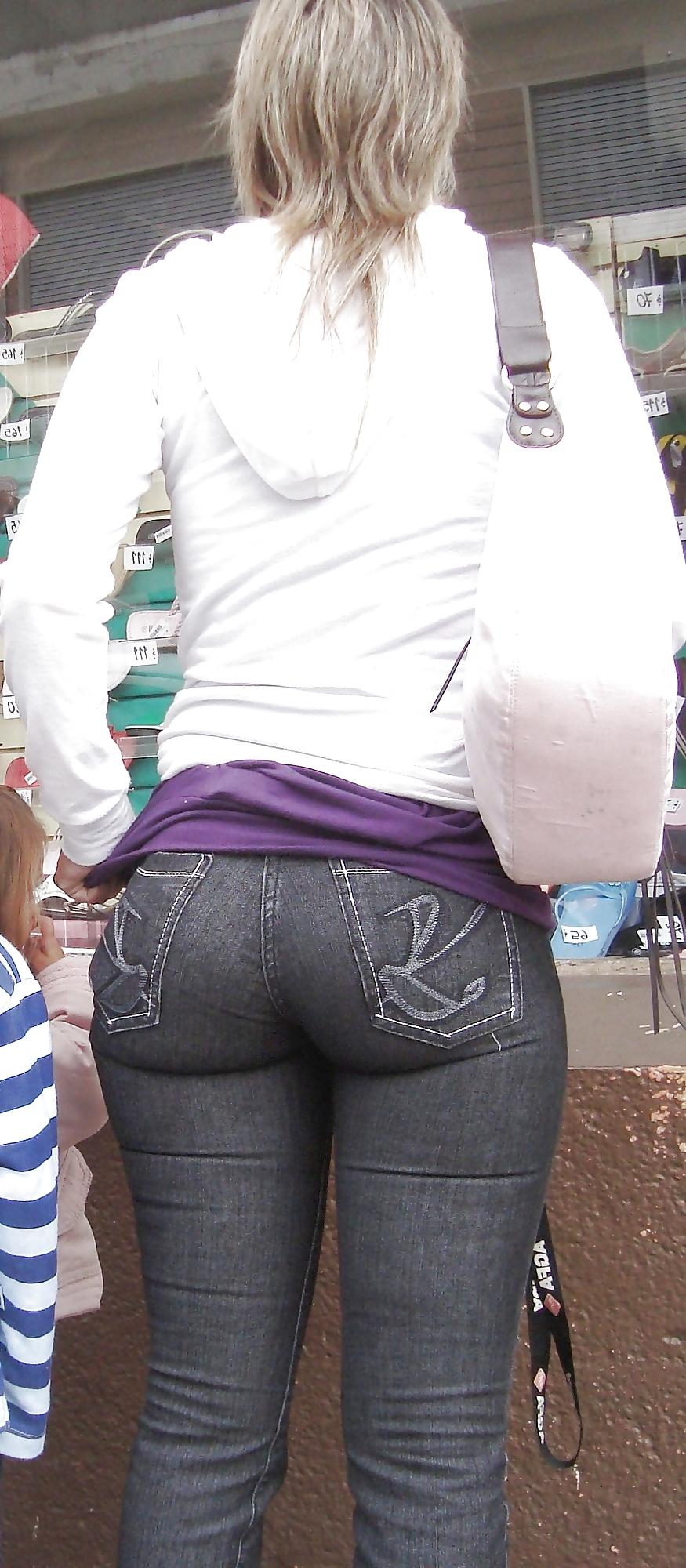 25P Non nude in jeans