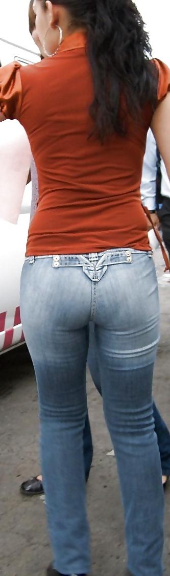 25P Non nude in jeans