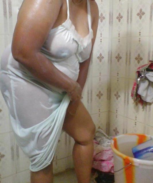 11P FAT AND OLD ARAB WOMEN