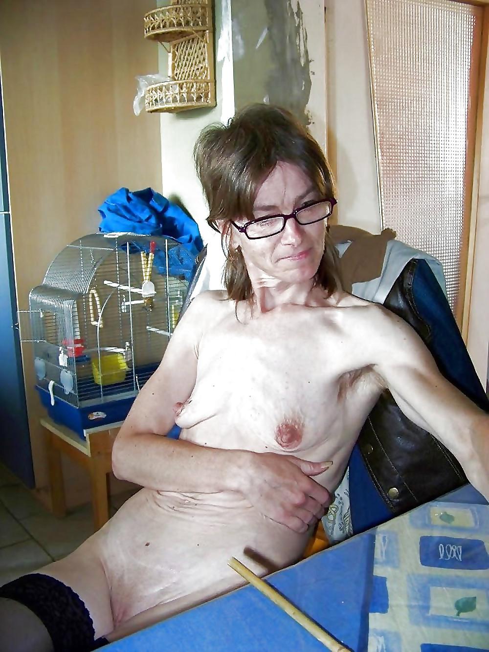 25P Small saggy tits