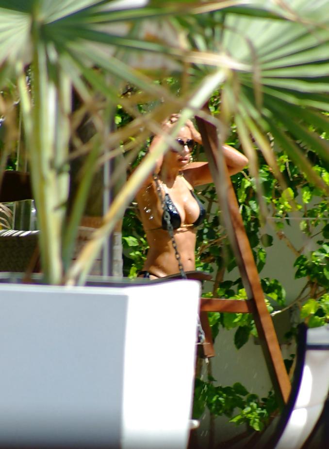 12P Vida Guerra at the beach in a thong