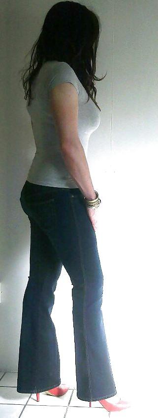 25P Casual in jeans cd tv