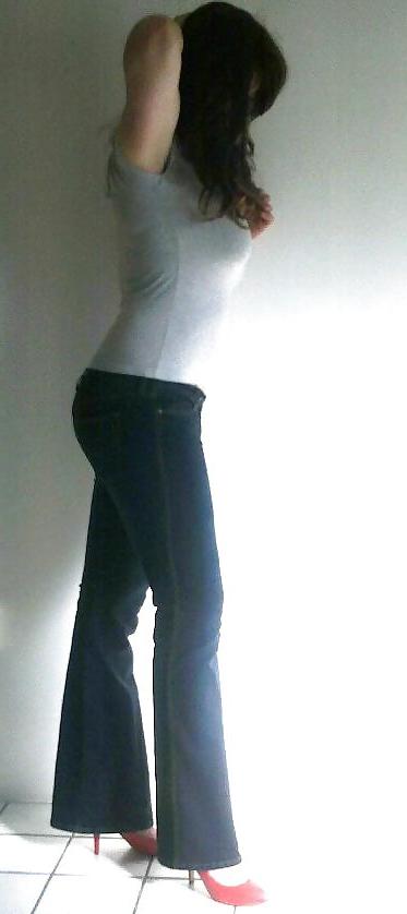 25P Casual in jeans cd tv