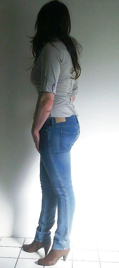 25P Casual in jeans cd tv
