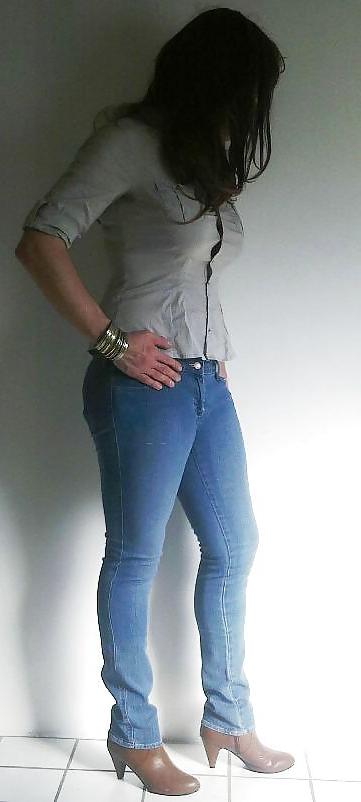 25P Casual in jeans cd tv