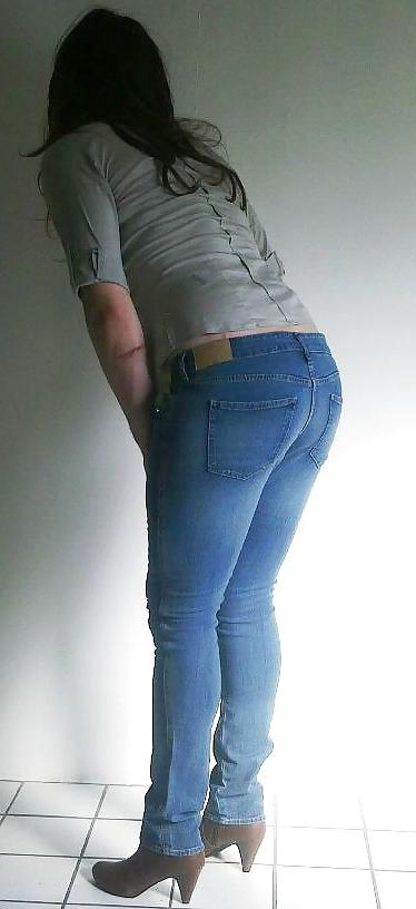 25P Casual in jeans cd tv