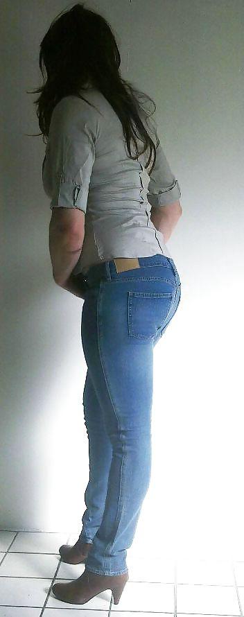 25P Casual in jeans cd tv