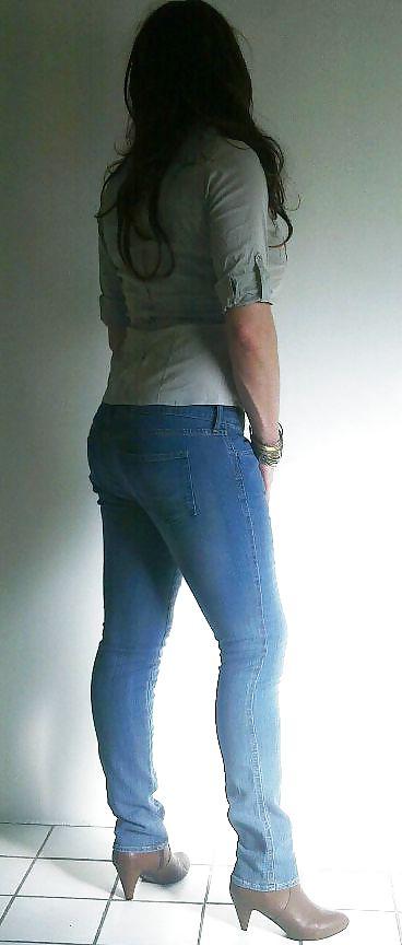 25P Casual in jeans cd tv