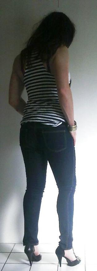 25P Casual in jeans cd tv
