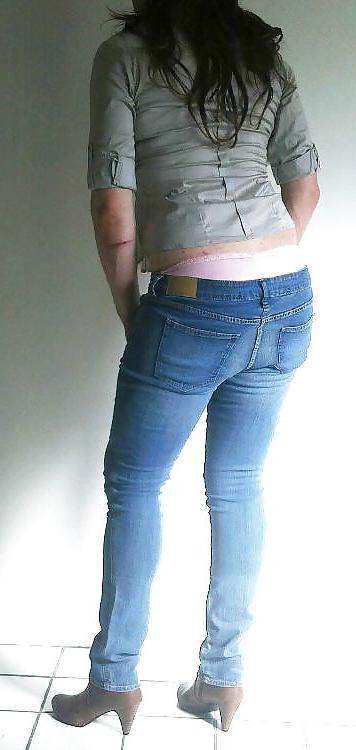 25P Casual in jeans cd tv