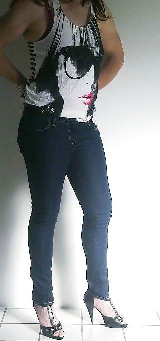 25P Casual in jeans cd tv