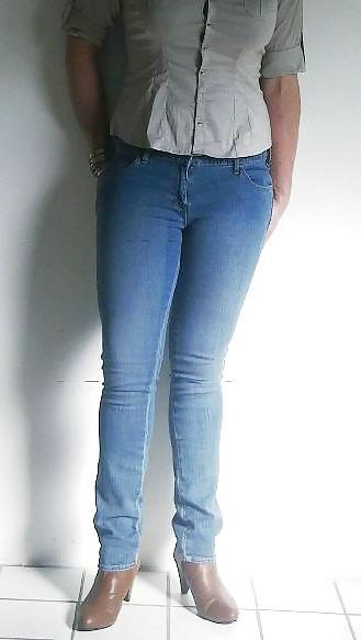 25P Casual in jeans cd tv