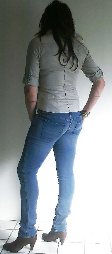 25P Casual in jeans cd tv