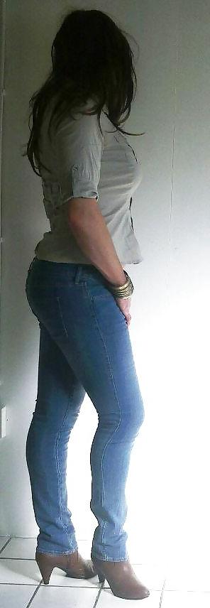25P Casual in jeans cd tv