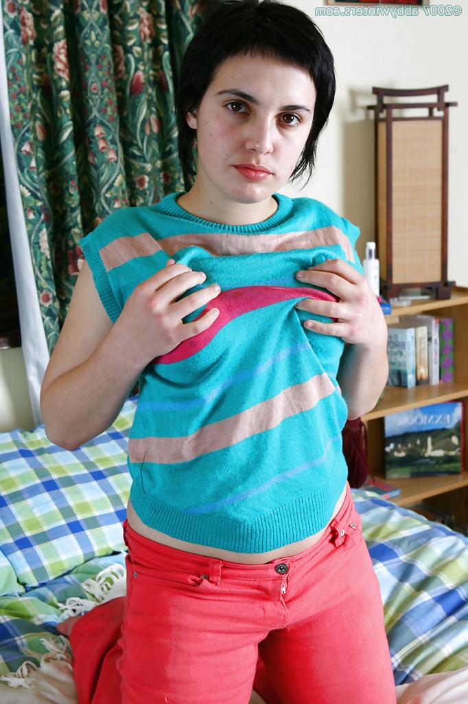 16P Short haired amateur model Skye T spreading her pink vagina
