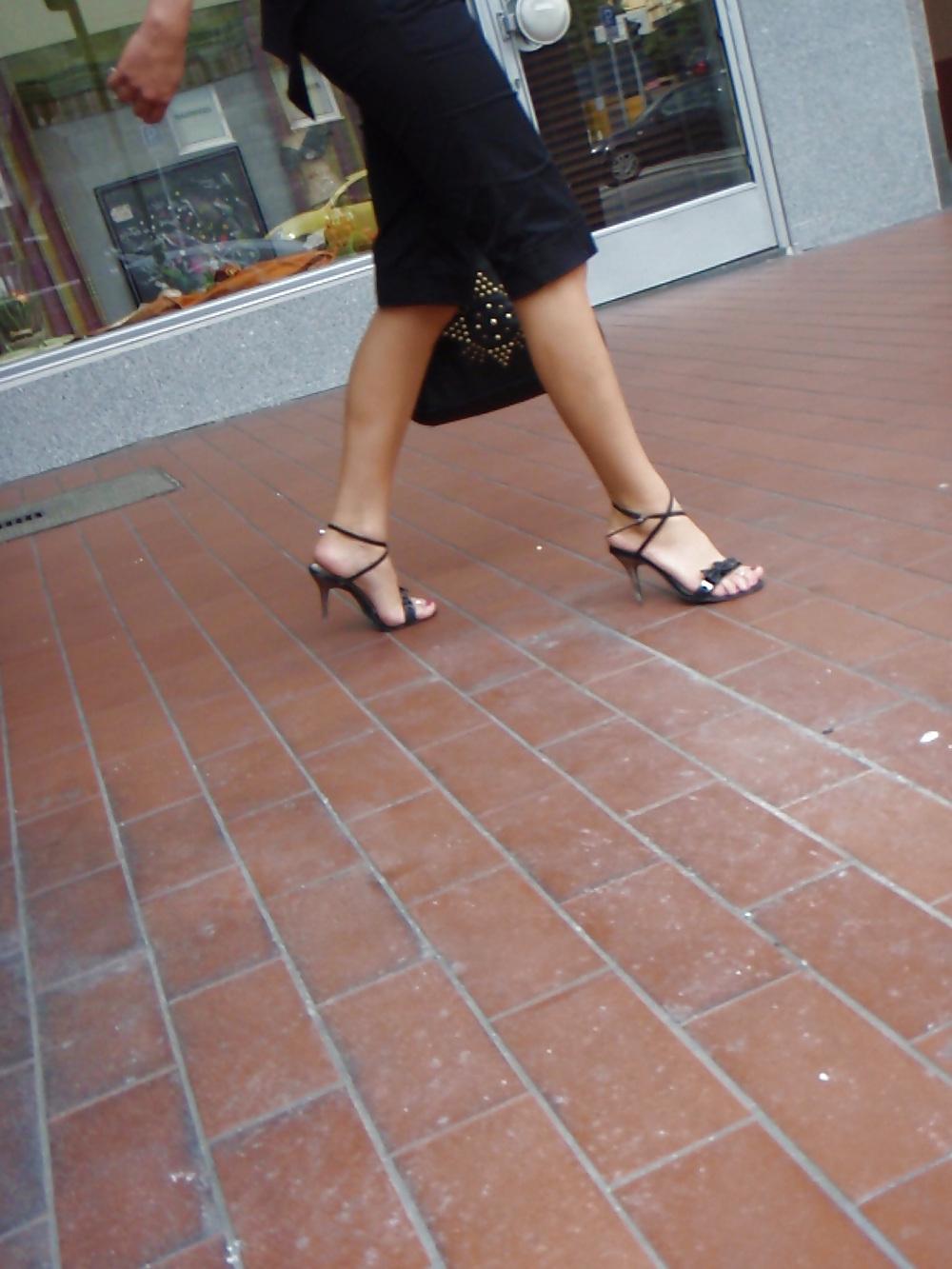 19P HH-Lovers High heel babes on the street! Any fantasy?