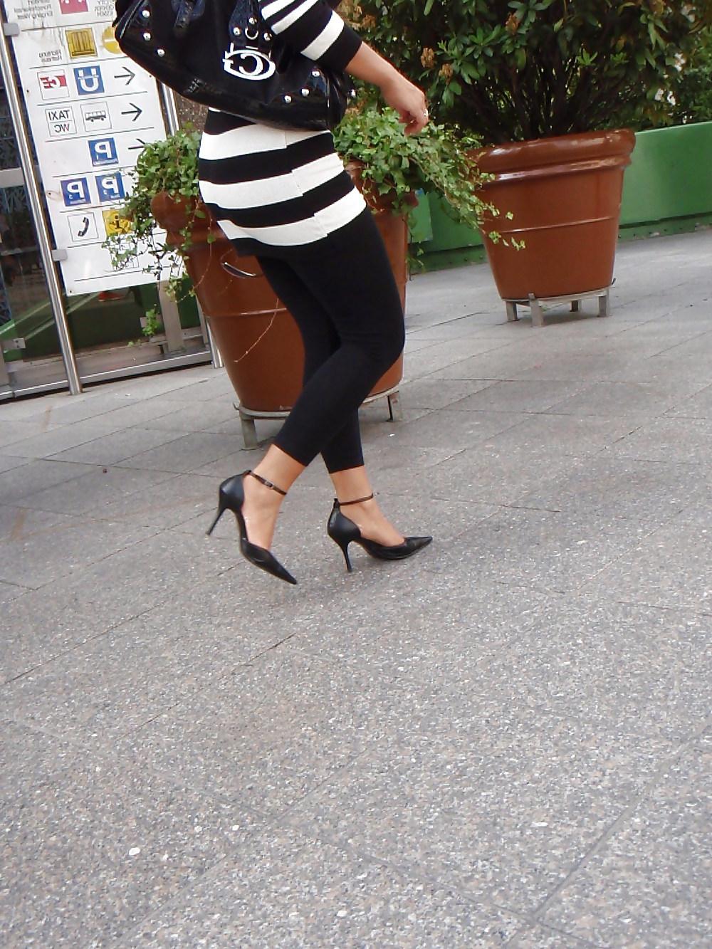 19P HH-Lovers High heel babes on the street! Any fantasy?