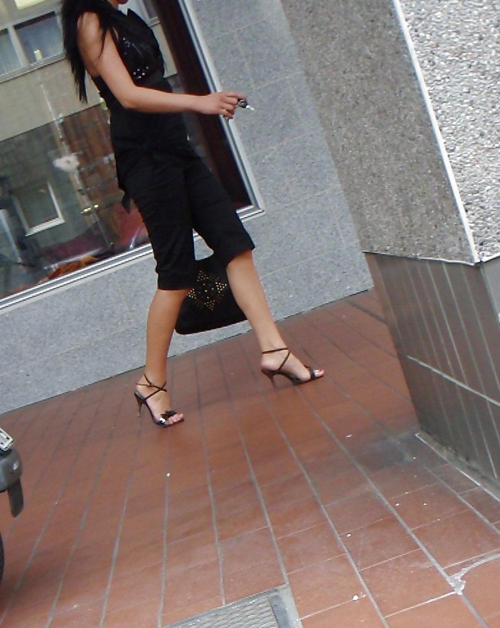 19P HH-Lovers High heel babes on the street! Any fantasy?