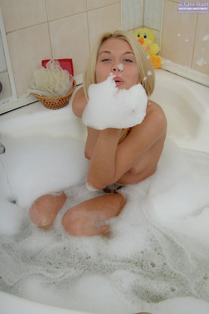 16P Immensely lovely blondie performs a steamy solo scene in the bathroom
