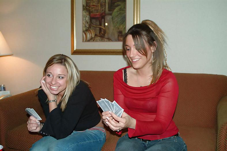 8P Dont play strip poker if ur rubbish at it