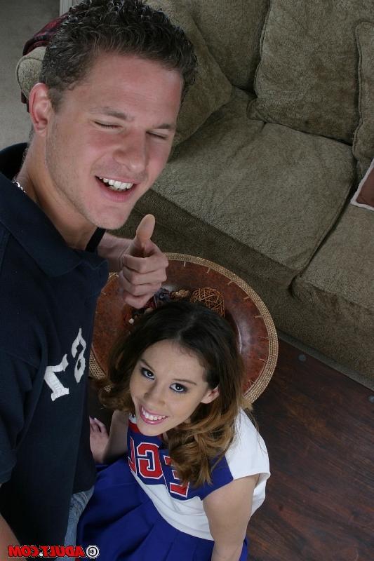 16P Slutty cheerleader gets her smiley face glazed with jizz after FMM threesome