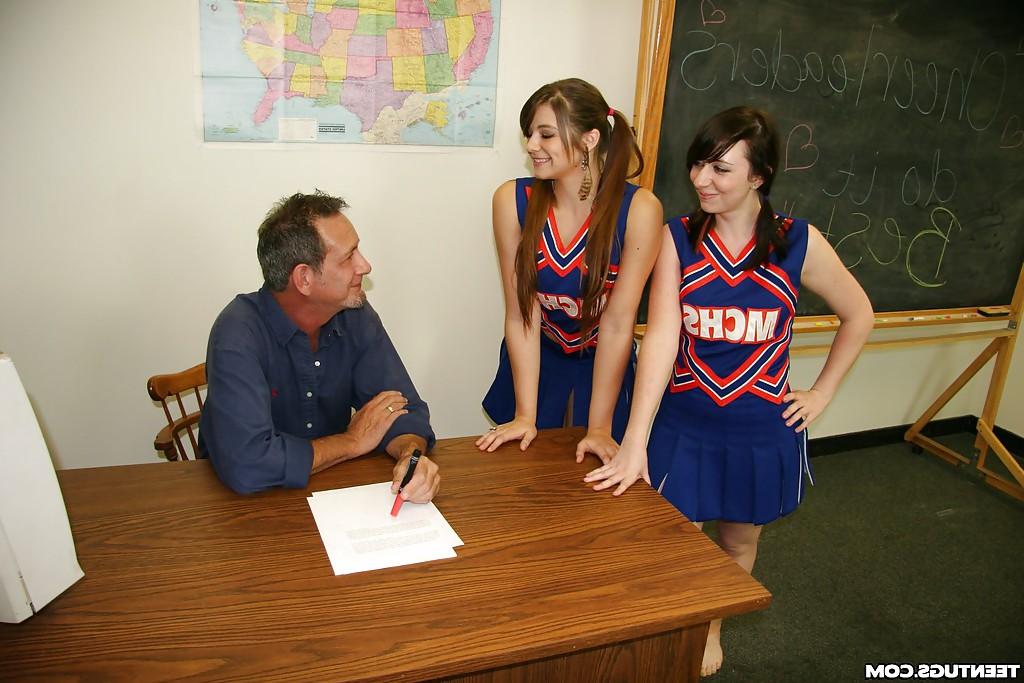 16P Lecherous cheerleaders have some handjob fun with a thick dick