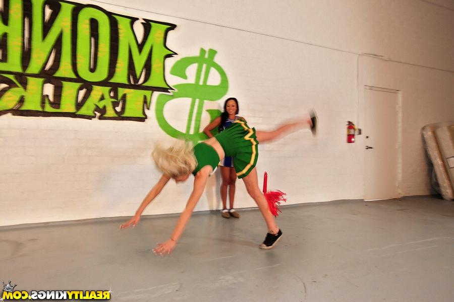 16P Sexy cheerleader Samantha Mendexz has no panties under her skirt