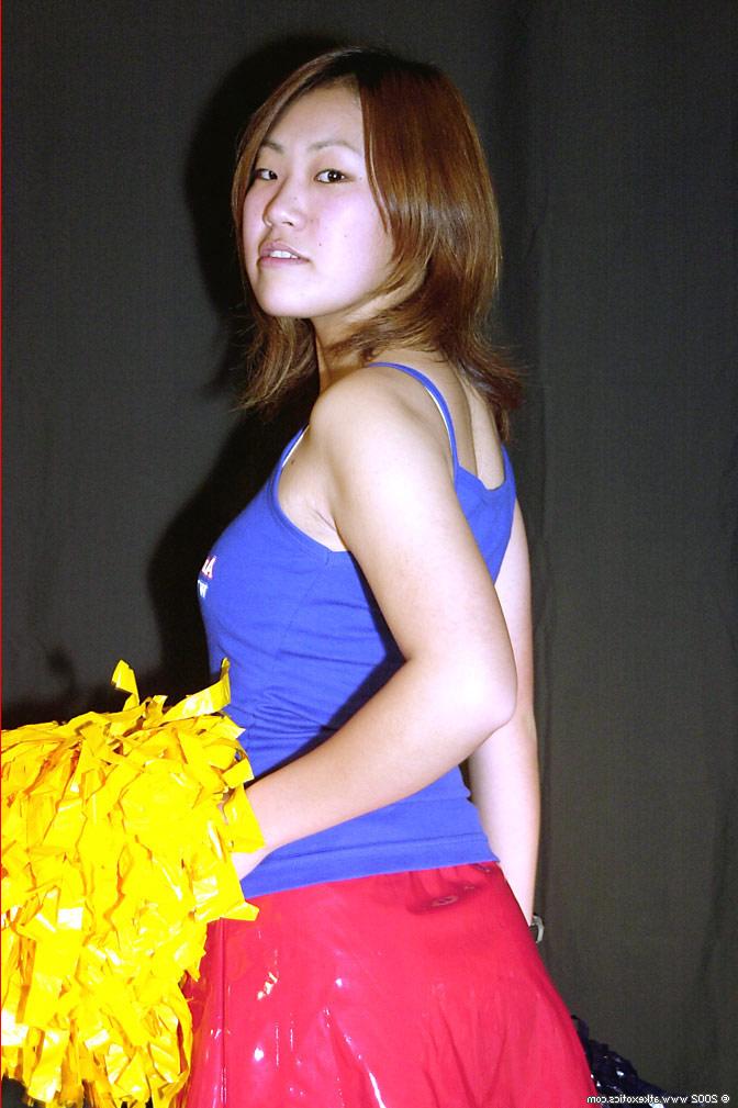 16P Amateur Japanese cheerleader Naoko loosing bare ass from panties and skirt