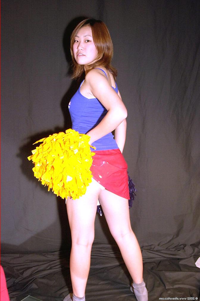 16P Amateur Japanese cheerleader Naoko loosing bare ass from panties and skirt
