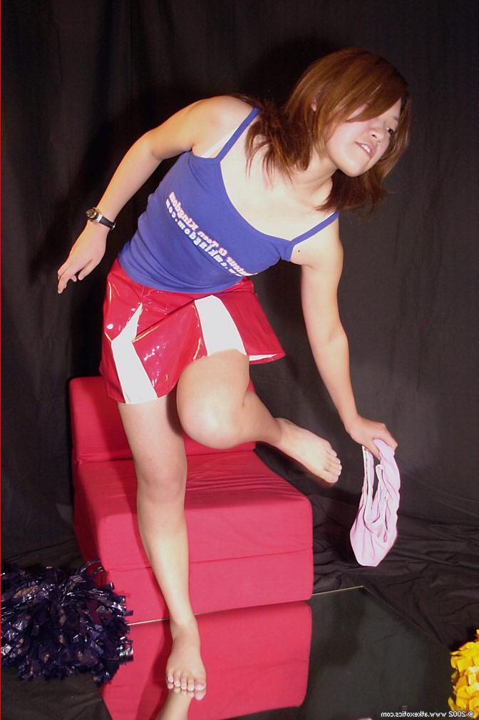 16P Amateur Japanese cheerleader Naoko loosing bare ass from panties and skirt