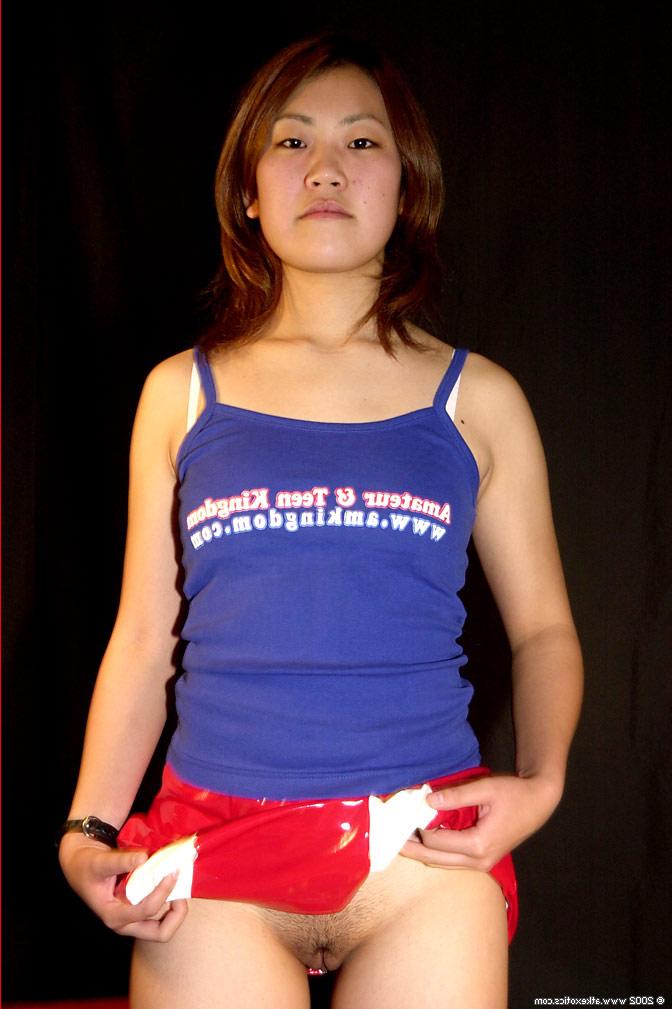16P Amateur Japanese cheerleader Naoko loosing bare ass from panties and skirt