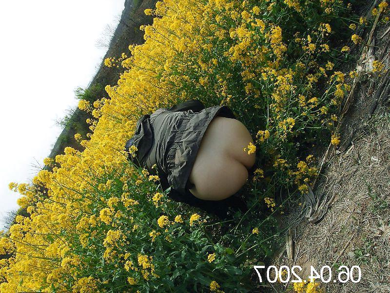 16P Chinese mature wife outdoor