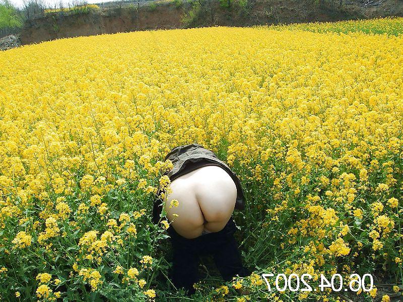 16P Chinese mature wife outdoor