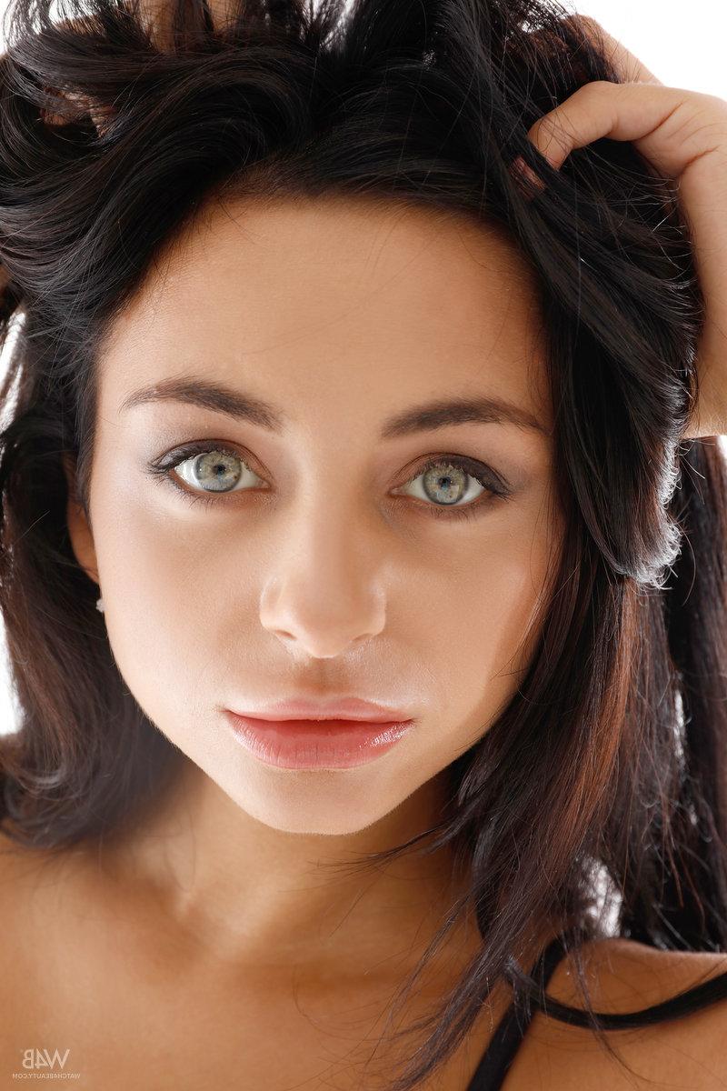16P Dark haired model Inga sticking out tongue while exposing pink pussy