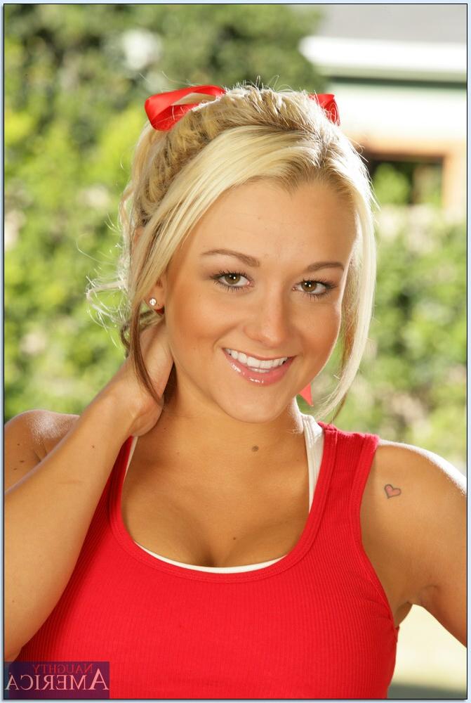 16P Flexible babe Briana Blair denudes ass and hooters at the sports class