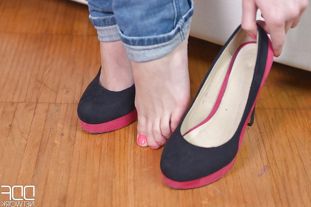 16P Cute teen girl Felicia removes shoes and reveals pretty painted toes