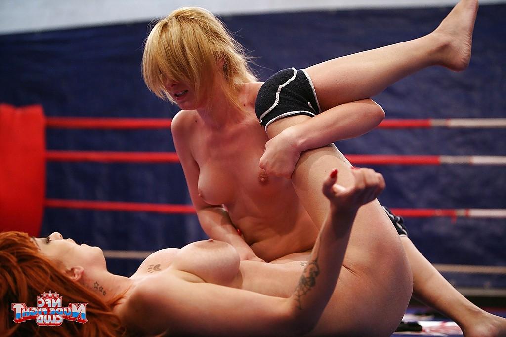 16P Foxy lesbian Mai Bailey loses a catfight and licks winner's pussy