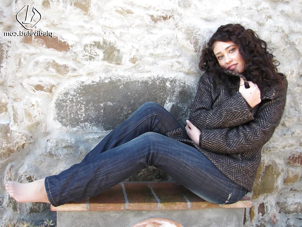 16P Brunette girl Erica adores to show her stunning legs and feet
