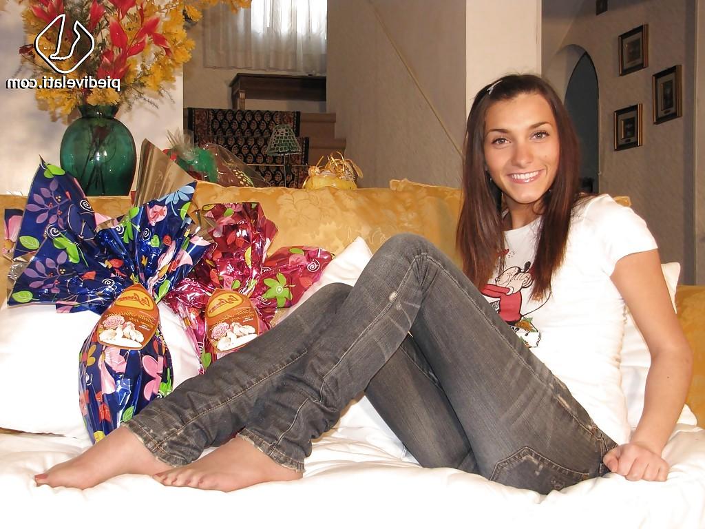 16P Brunette babe wiht sexy legs Valentina demonstrating her cute feet