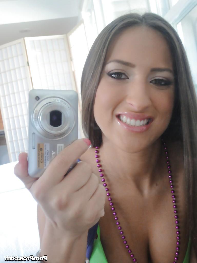 16P Tatted solo girl Lizz Tayler taking selfies in mirror while removing clothes
