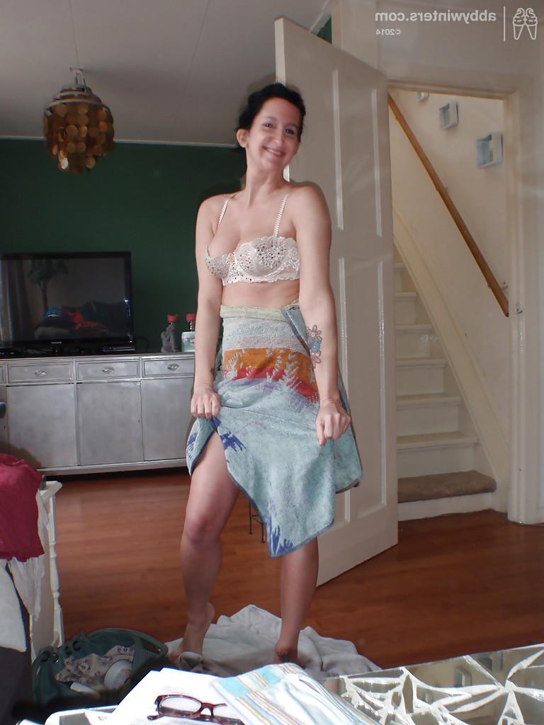 16P Lots of X rated selfies of various naked women for jacking off to