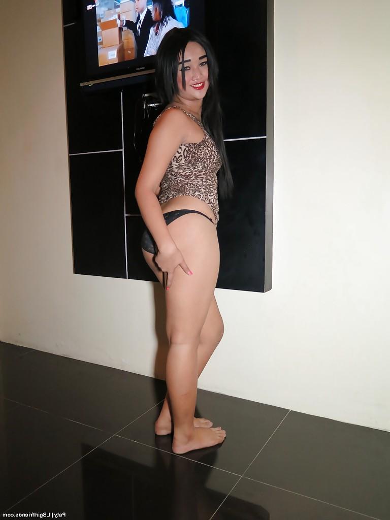 16P Dark haired Asian ladyboy Paty giving a hard dick a sloppy blowjob