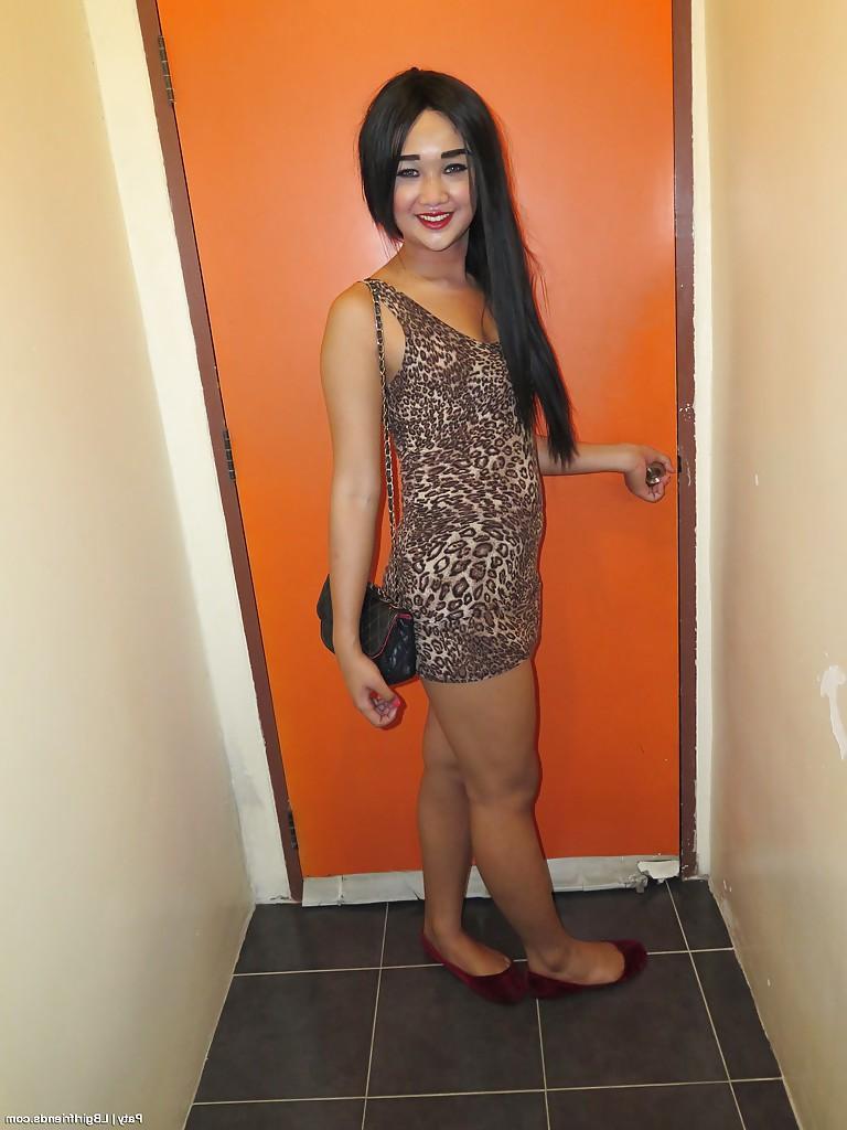 16P Dark haired Asian ladyboy Paty giving a hard dick a sloppy blowjob