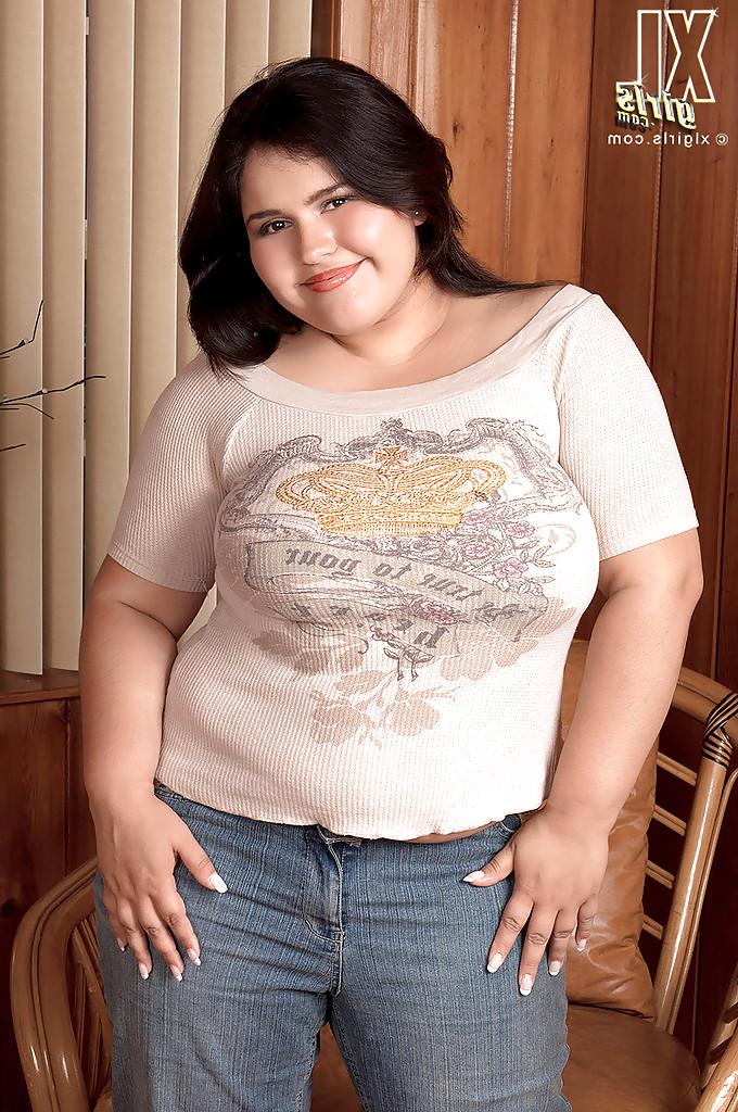 16P Busty BBW Karla Lane takes off jeans and shows her fat curves