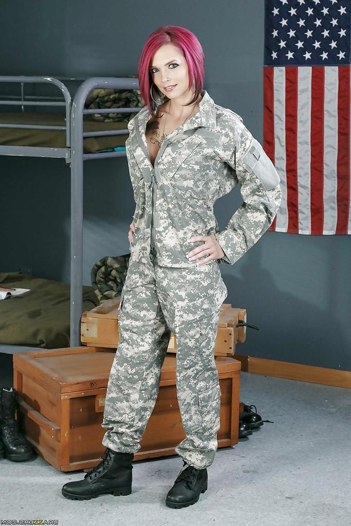 16P Busty army brat Anna Bell Peaks baring heavily tattooed naked body