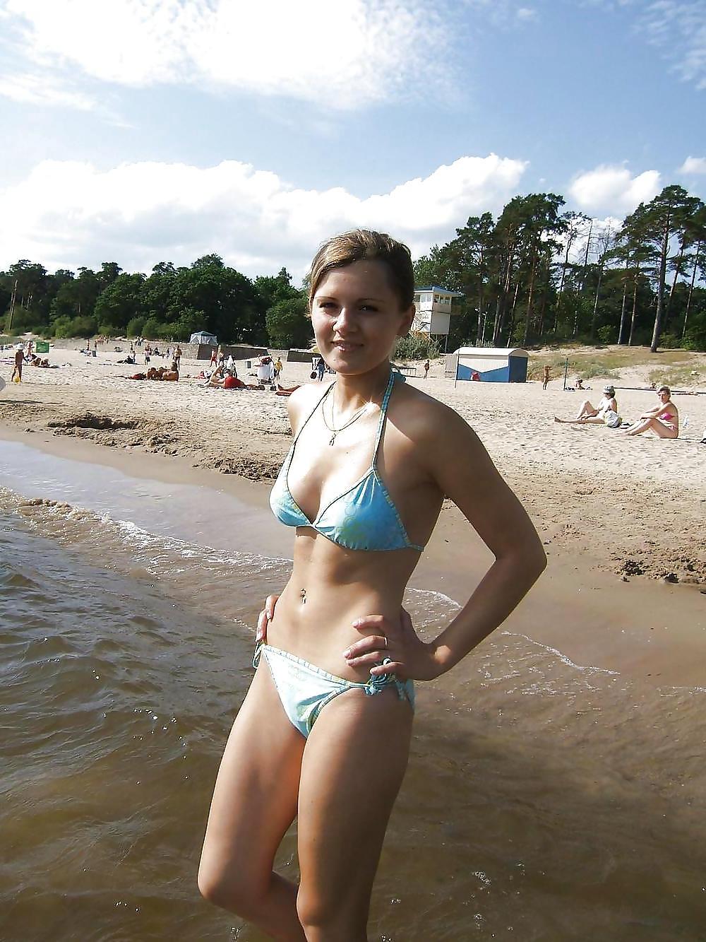 25P The One and Only! Moaning Myrtle Pictures 2  Bikini Girls