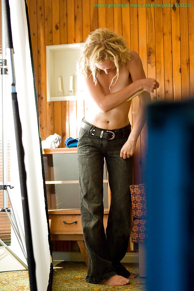 16P A perverted peeking Tom watches young amateur Sue getting dressed
