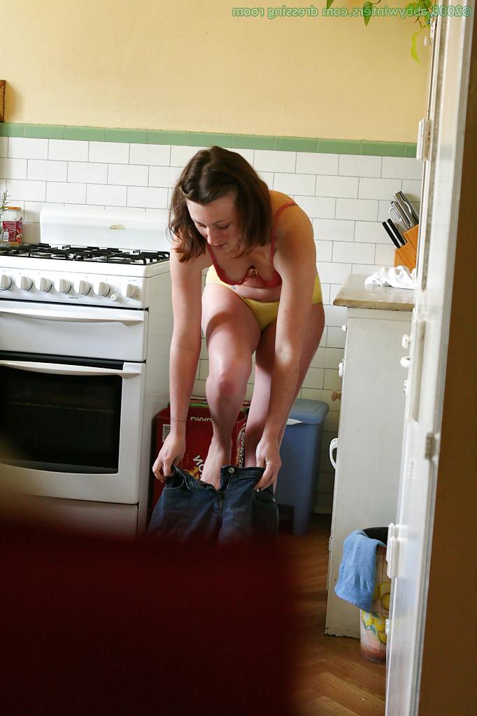 16P Hidden camera catches nude girl getting dressed in the kitchen
