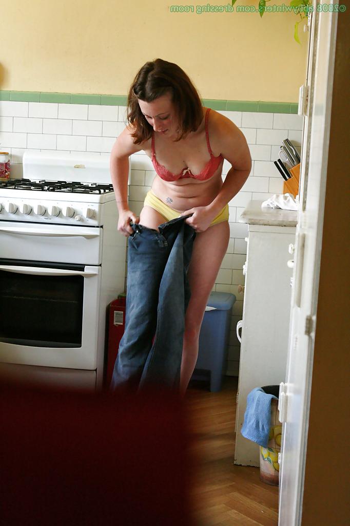 16P Hidden camera catches nude girl getting dressed in the kitchen